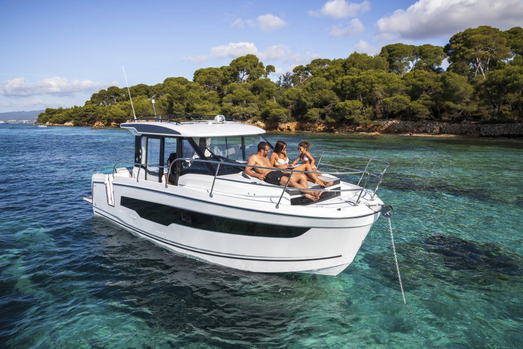 Merry Fisher 895 v vodi sidran
